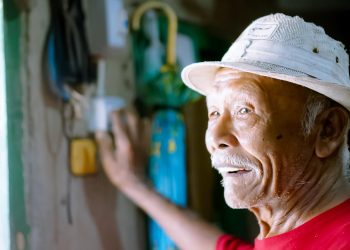 PLN UIW NTB Terangi Mimpi Masyarakat Kurang Mampu di Hari Listrik Nasional ke-79