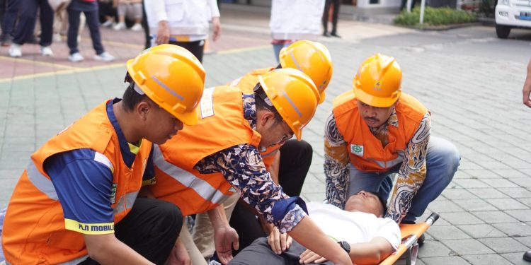 Semangati Jiwa Patriotisme di Hari Pahlawan, PLN NTB Gelar Simulasi Tanggap Bencana