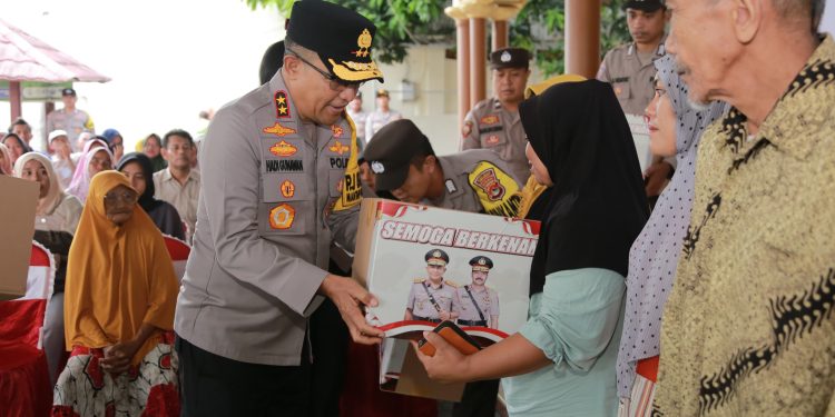 Kapolda NTB Kunker di Sumbawa Barat, Apresiasi Personel hingga Bagikan Bantuan Sosial