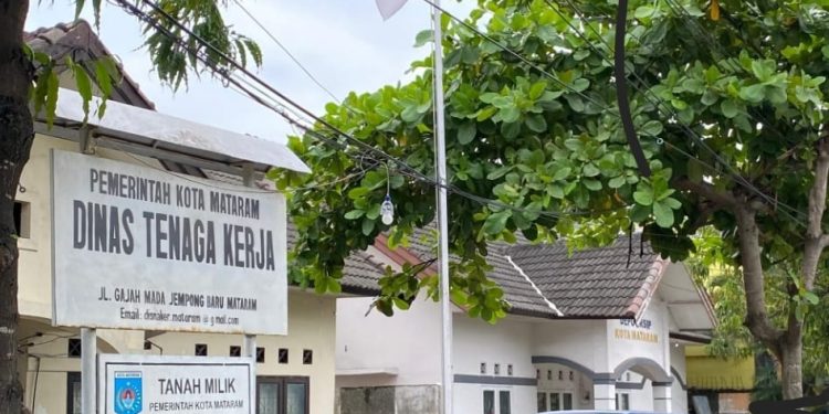 Karyawan Bank Mandiri yang di PHK, Lakukan Somasi dan Tolak Anjuran Disnaker Kota Mataram