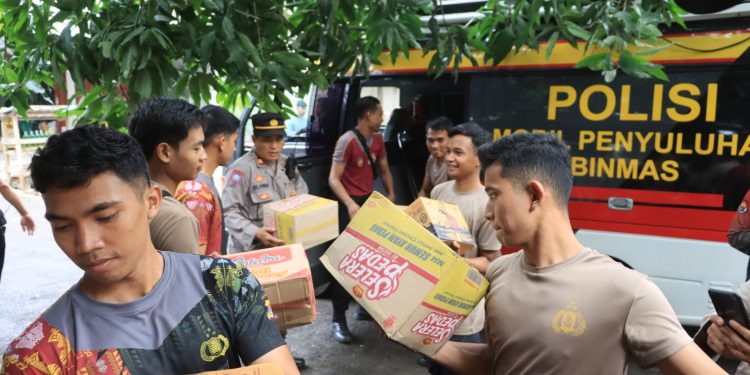 Polres Loteng Berikan Bansos dan Layanan Kesehatan bagi Warga Terdampak Banjir di Pujut