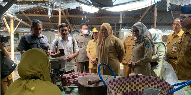 Awali safari Ramadhan di KLU, Wagub Ummi Dinda Sidak Harga Bapok di Pasar Tanjung