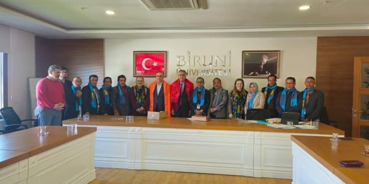Berkolaborasi dengan Universitas BIRUNI Istanbul, Turki, SMKN 1 Praya Siap Merambah Pendidikan Internasional