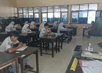 SMAN 1 Sikur Gelar Ujian Sekolah Diikuti 397 Siswa