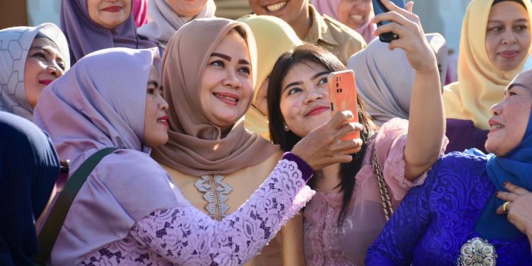Peringatan Hari Kartini, Wagub Umi Dinda Dorong Perempuan Berprestasi