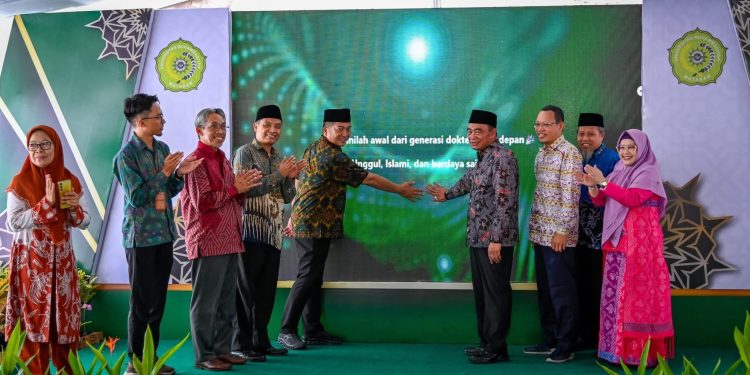 Launching Fakultas Kedokteran UMMAT, Miq Iqbal Harapkan Layanan dan Kondisi Kesehatan di NTB Semakin Membaik