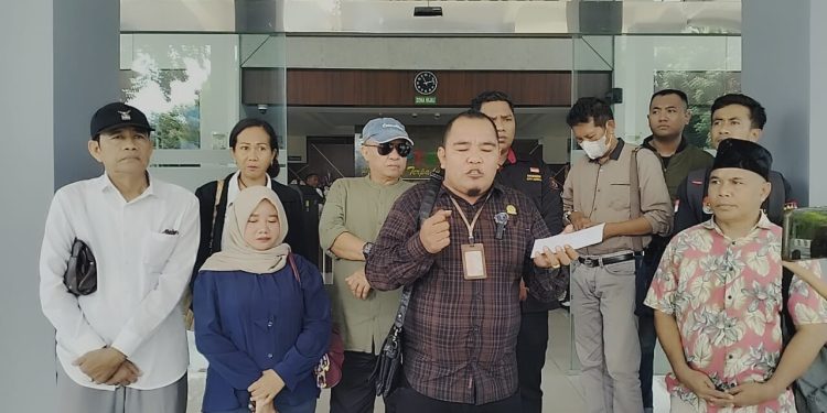 Anggaran Konsinyasi Pembangunan Jalan Samota Dikorupsi, FPPK-PS Laporkan Para Oknum ke Kejati NTB