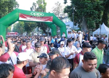 Ribuan Warga Meriahkan Hari Bhayangkara ke-79, Kapolda NTB Lepas Langsung Peserta Jalan Santai