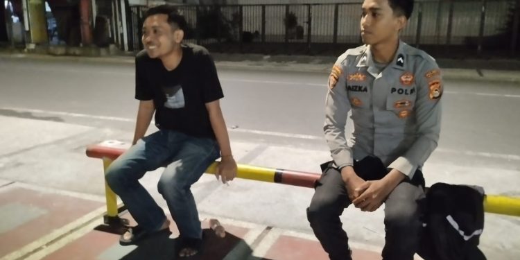 Anak Muda Nongkrong Bawa Sajam, Polisi Bergerak Cepat Amankan Situasi