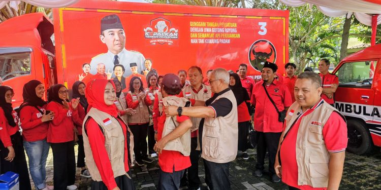 DPP PDI Perjuangan Salurkan Bantuan untuk Korban Bencana Banjir di Kota Mataram