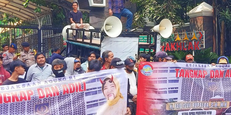 Demo Mahasiswa, Kejagung Diminta Periksa Ketua DPRD Provinsi NTB Terkait Pokir Siluman Rp 77 M