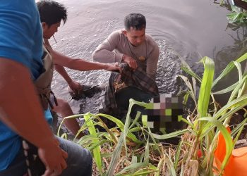 ‎Polres Loteng Evakuasi Penemuan Mayat di Aliran Sungai Kemulah  ‎
