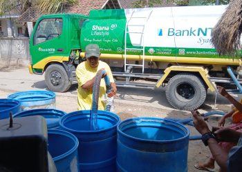 Wujud Kepedulian terhadap Krisis Air Bersih, Bank NTB Syariah Salurkan Bantuan Air Bersih di Desa Sekaroh 