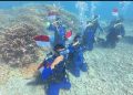 Pengibaran Bendera Merah Putih Meriahkan HUT RI di Perairan Gili Petagan dan Gili Bidara