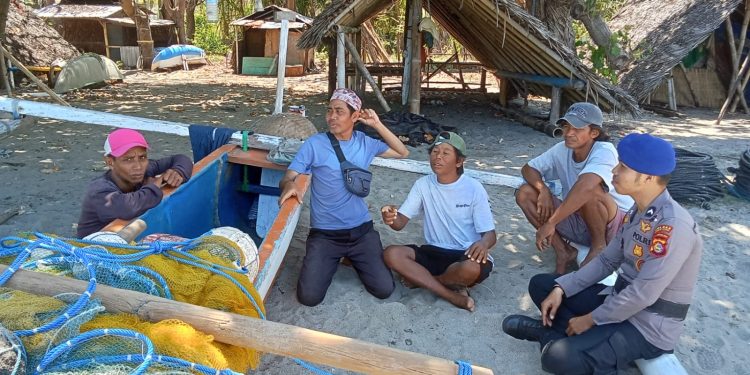 Polair Polres Lotara Gelar Program “Minggu Curhat” Bersama Masyarakat Pesisir