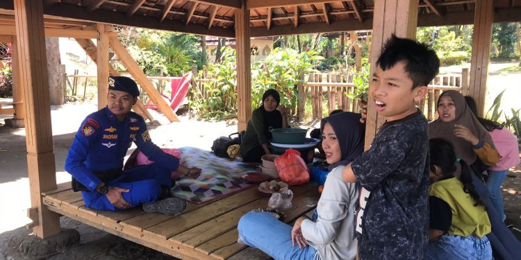 Selain Jaga Laut, Ditpolairud Polda NTB Turunkan Polisi RW ke Pesisir