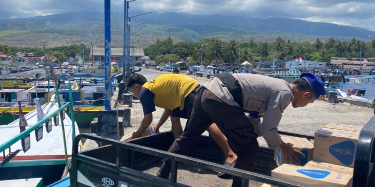 Ditpolairud Polda NTB Laksanakan Program Polisi Penolong di Lombok Timur, Bantu Ringankan Beban Nelayan
