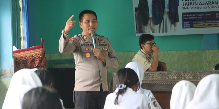 Polres Lombok Utara Gelar Sosialisasi dan Pendataan Minat Calon Siswa SMA Taruna Kemala Bhayangkara di SMPN 1 Tanjung