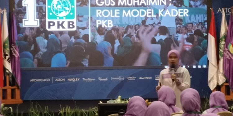 Wakil Ketua Umum DPP Perempuan Bangsa, Arzeti Bilbina, Buka Dikbar DPW NTB