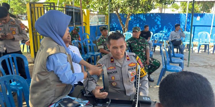 Arungi Gelombang, Kapolres Bima AKBP Eko Sutomo S.I.K.,M.I.K., Pimpin Baksos Donor Darah Dalam Rangka HUT Satpolairud Ke- 75