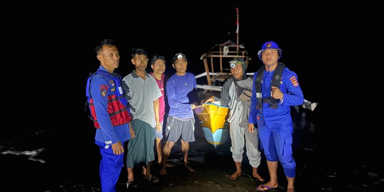 Gerak Cepat! KP XXI-2012 Polairud Polda NTB Selamatkan Tiga Nelayan yang Hanyut di Perairan Gili Sulat
