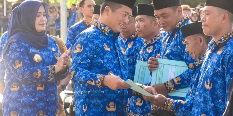 Lantik PPPK Paruh Waktu Sejumlah 9.411 Orang, Gubernur NTB: Kalian Adalah Tulang Punggung Pelayanan Publik