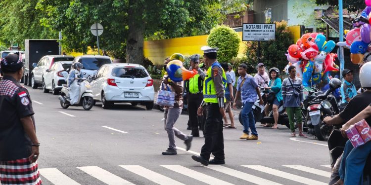 Polda NTB Berikan Pelayanan Pengamanan Natal 2025, Pastikan Ibadah Jemaat Berjalan Aman dan Khusyuk
