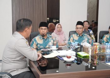 Apresiasi Dedikasi Pekerja Layanan Publik, Gubernur NTB Berangkatkan 33 Jamaah Umrah