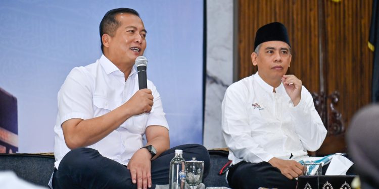 Apresiasi Dedikasi Pekerja Layanan Publik, Gubernur NTB Berangkatkan 33 Jamaah Umrah