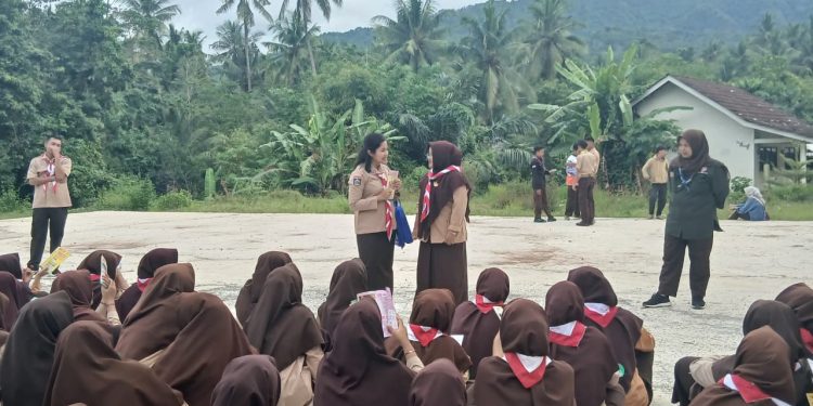BBPOM Mataram Kenalkan SAKA POM dan Edukasi Obat dan Makanan Aman kepada Pramuka Ponpes Darul Iman Bentek